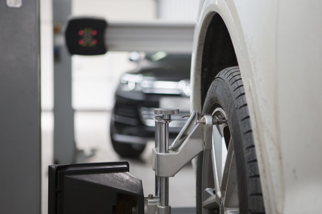 Geometria zawieszenia na urządzeniu BMW KDS BMW Serwis Stando Wrocław