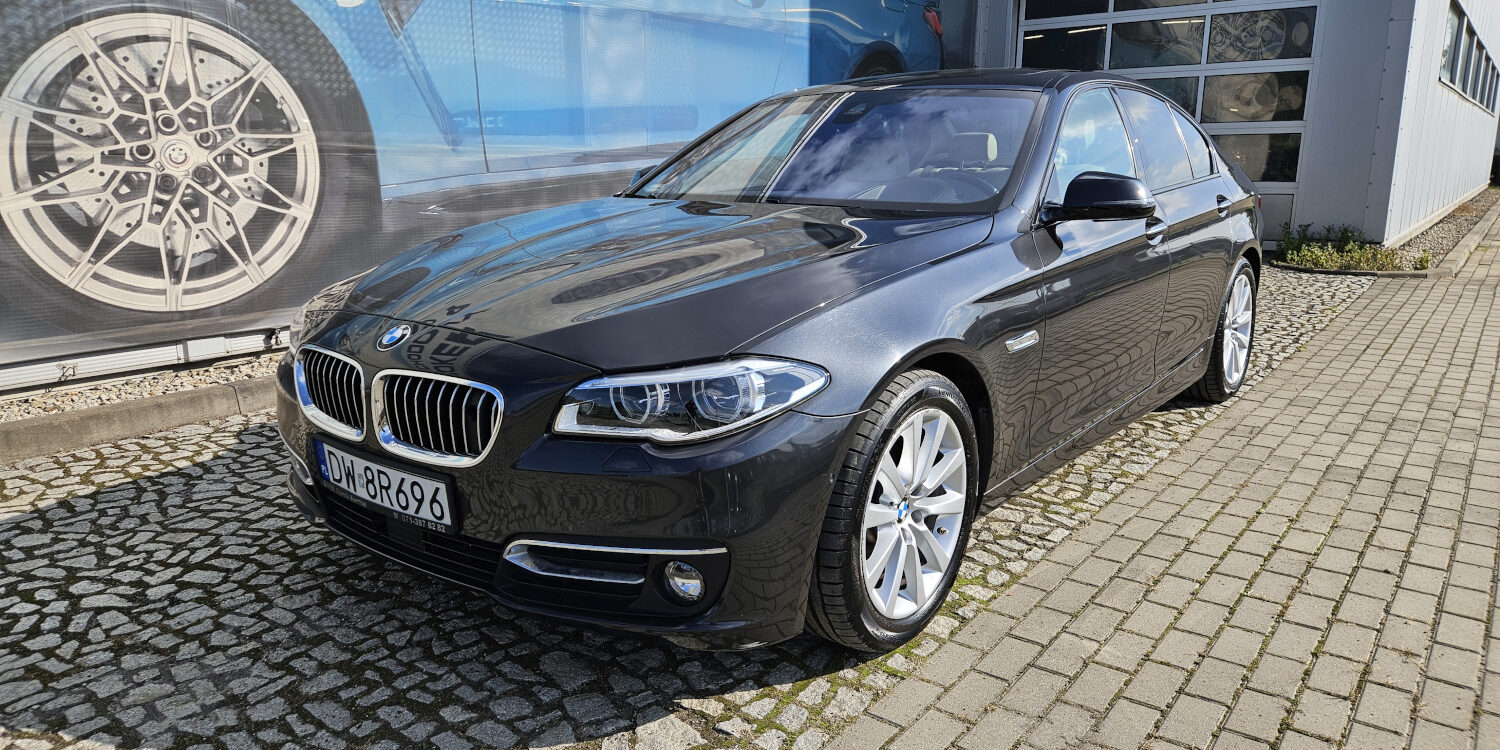 Sprzedaż samochodów marki BMW we Wrocławiu - BMW 520d xDrive*Bogate wyposażenie*Serwisowany